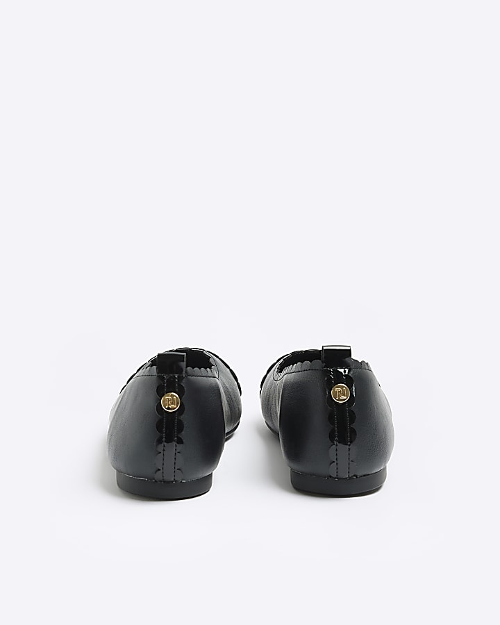 Black scalloped ballet shoes