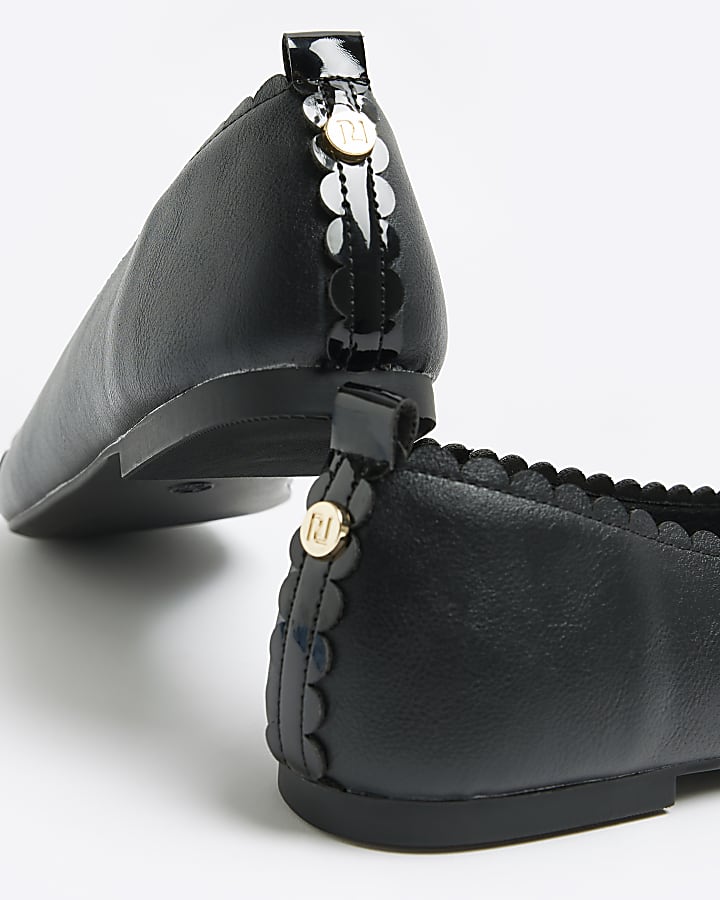 Black scalloped ballet shoes