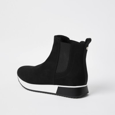 Black scuba pull on trainers