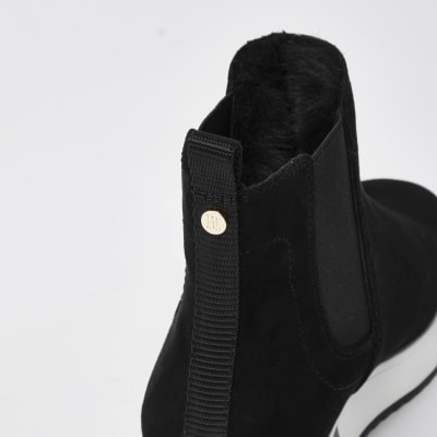 Black scuba pull on trainers