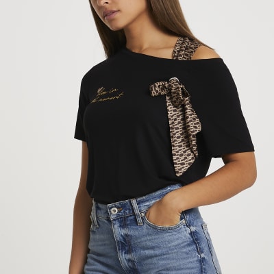 Black short sleeve heart scarf t-shirt