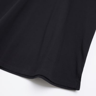 Black short sleeve t-shirt