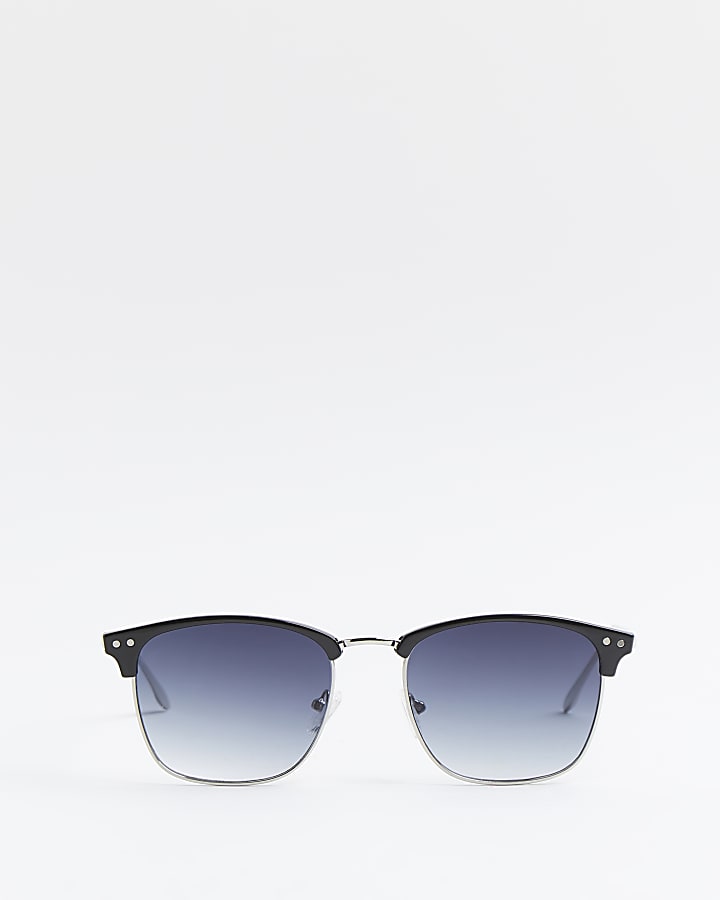 Black smoked lens sunglasses