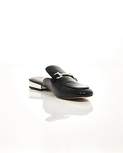 360 degree animation of product Black snaffle backless loafers frame-6