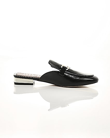 360 degree animation of product Black snaffle backless loafers frame-9