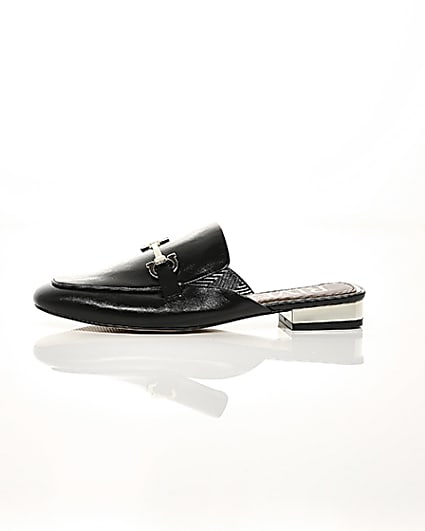360 degree animation of product Black snaffle backless loafers frame-22