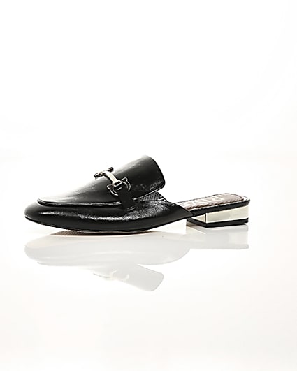 360 degree animation of product Black snaffle backless loafers frame-23