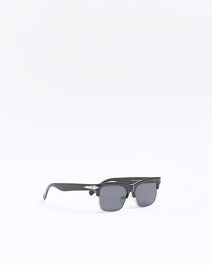 Black square sunglasses
