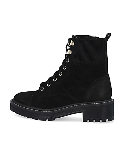 360 degree animation of product Black suede quilted hiking boots frame-4