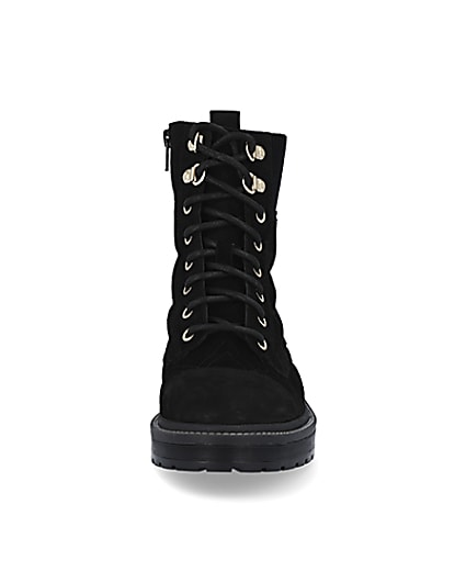 360 degree animation of product Black suede quilted hiking boots frame-21