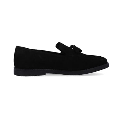 360 degree animation of product Black suede tassel loafers frame-14