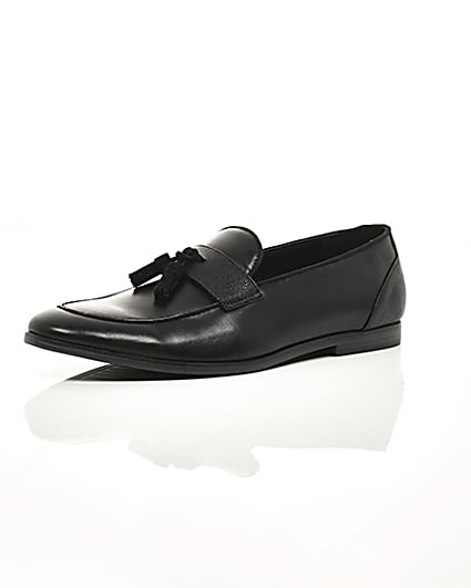 360 degree animation of product Black tassel front loafers frame-0