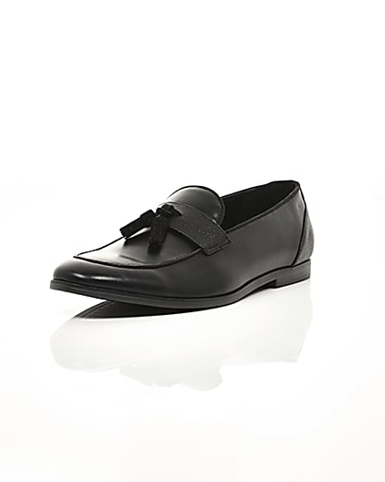360 degree animation of product Black tassel front loafers frame-1