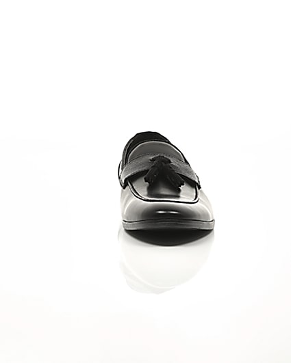 360 degree animation of product Black tassel front loafers frame-4