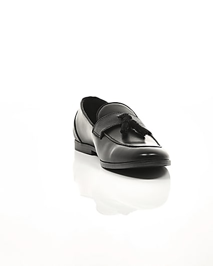 360 degree animation of product Black tassel front loafers frame-5