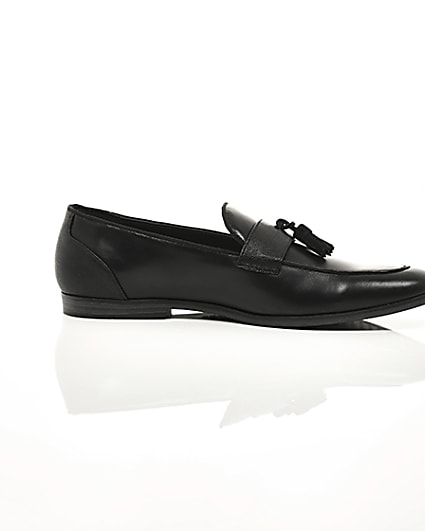 360 degree animation of product Black tassel front loafers frame-9