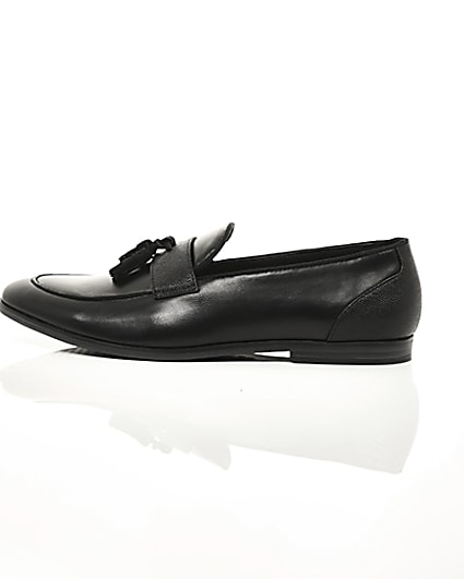 360 degree animation of product Black tassel front loafers frame-21