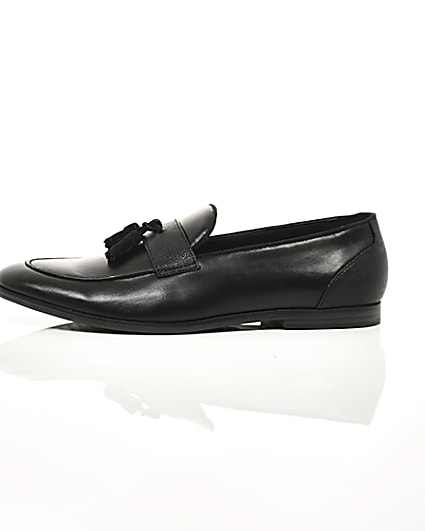 360 degree animation of product Black tassel front loafers frame-22