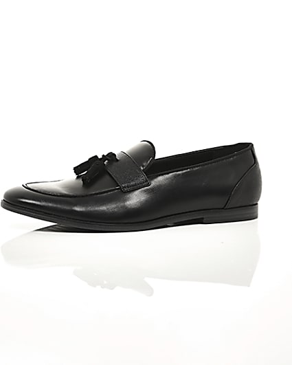 360 degree animation of product Black tassel front loafers frame-23