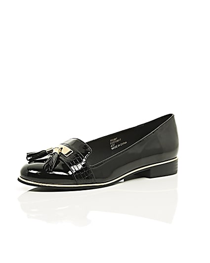 360 degree animation of product Black tassel patent loafers frame-0