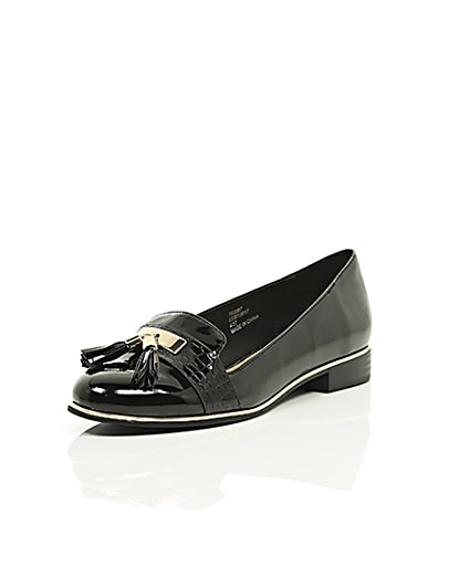 360 degree animation of product Black tassel patent loafers frame-1