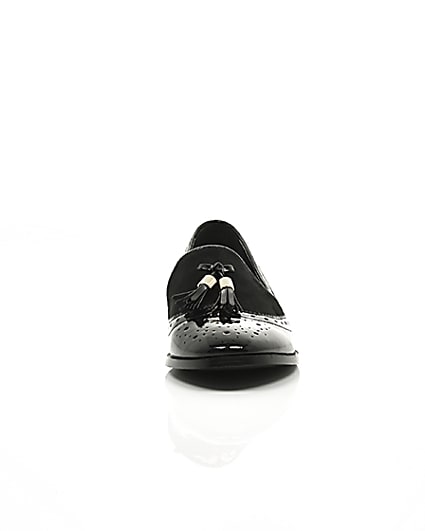 360 degree animation of product Black tassel patent shoes frame-4