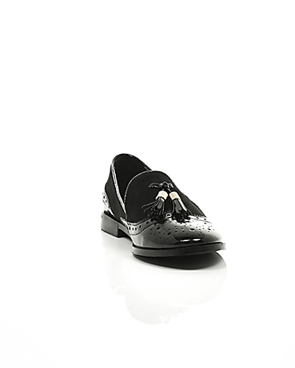 360 degree animation of product Black tassel patent shoes frame-5