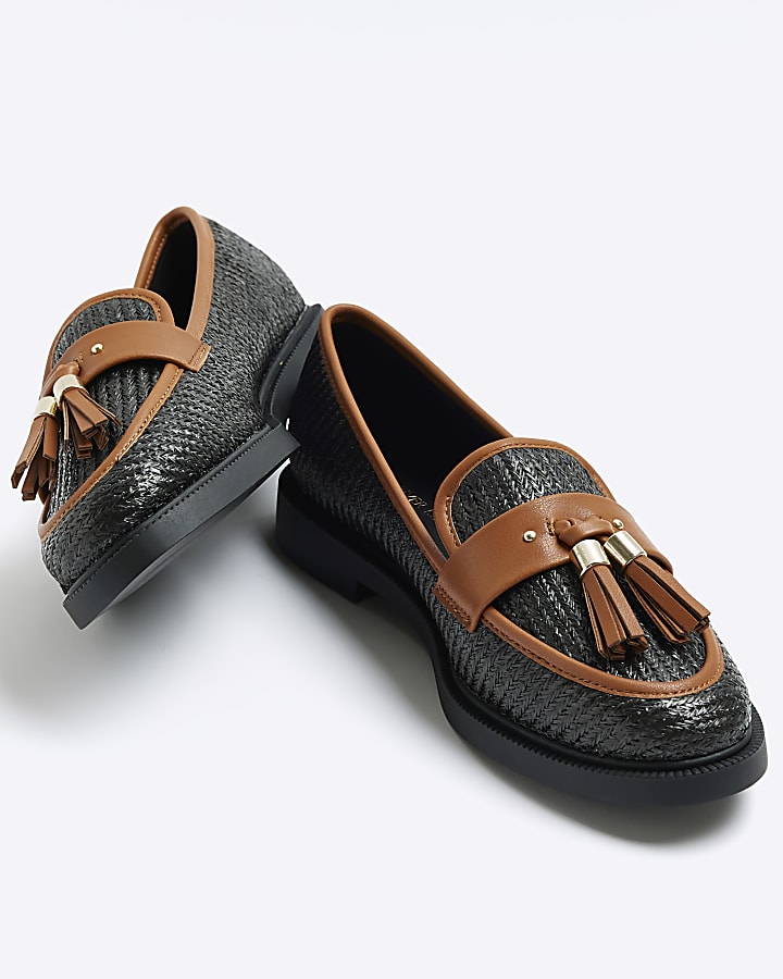 Black tassel trim loafers
