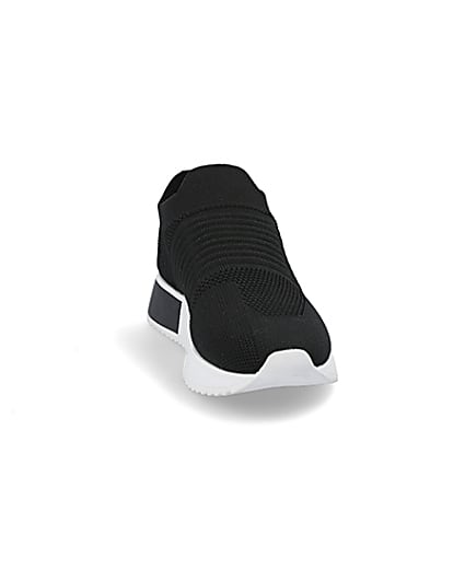 360 degree animation of product Black textured knit runner trainers frame-20