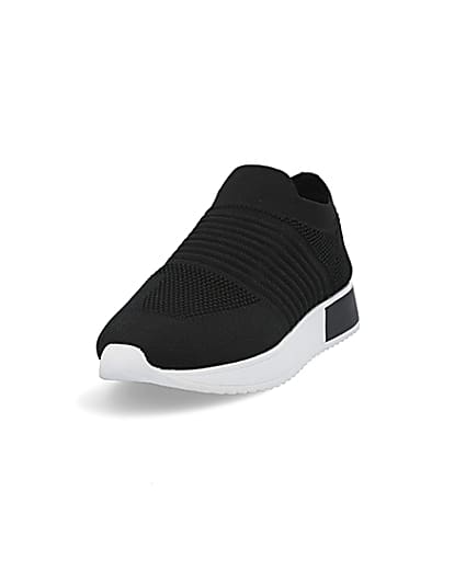 360 degree animation of product Black textured knit runner trainers frame-23