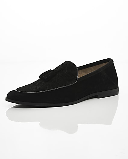 360 degree animation of product Black textured suede tassel loafers frame-0