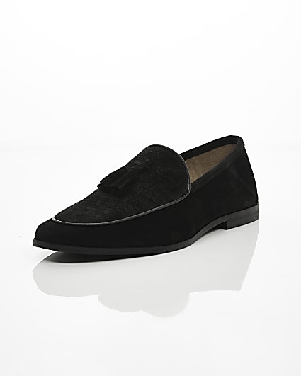 360 degree animation of product Black textured suede tassel loafers frame-1