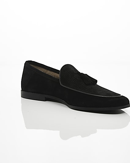 360 degree animation of product Black textured suede tassel loafers frame-7
