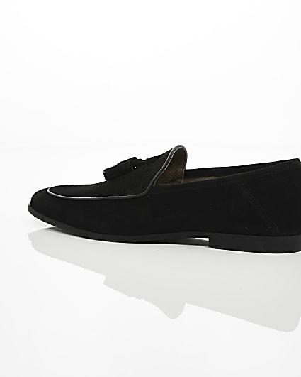 360 degree animation of product Black textured suede tassel loafers frame-20