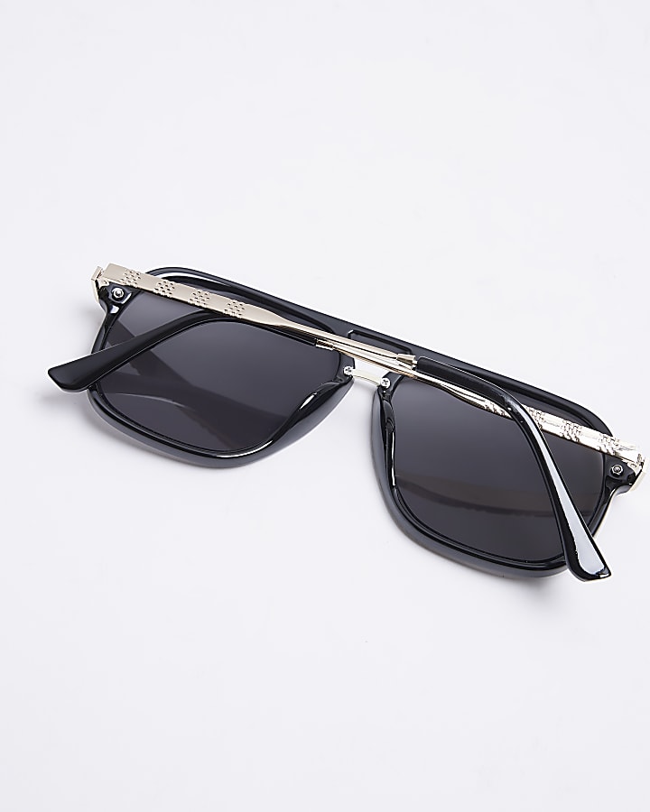 Black tinted lenses aviator sunglasses
