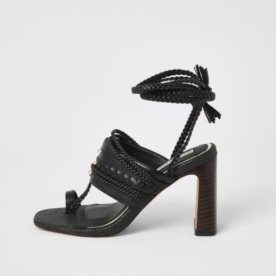 Verwonderend Zwarte open schoenen met gevlochten enkelbandje en hoge hak FI-97
