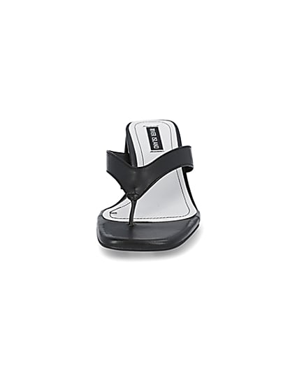 360 degree animation of product Black toe post block heel sandals frame-21