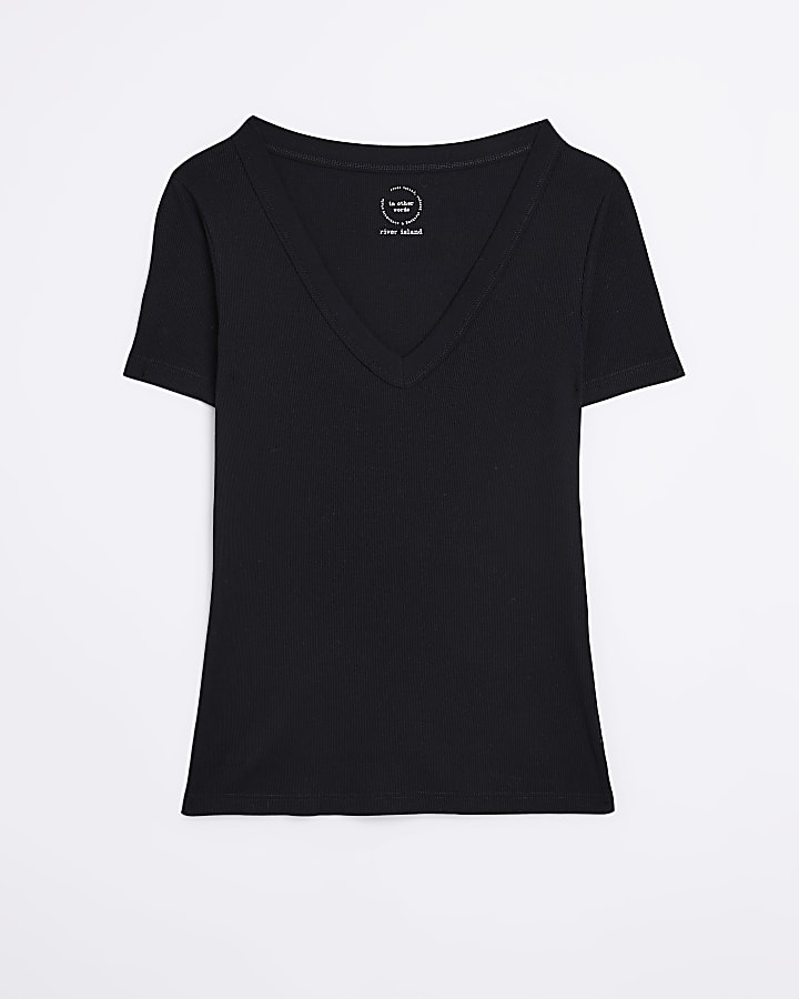 Black v-neck short sleeve t-shirt