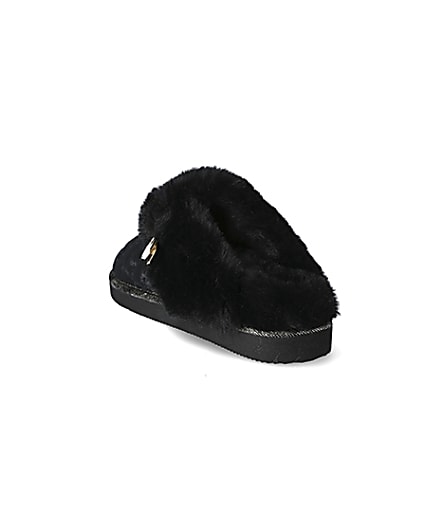 360 degree animation of product Black velted quilted faux fur mule slippers frame-4