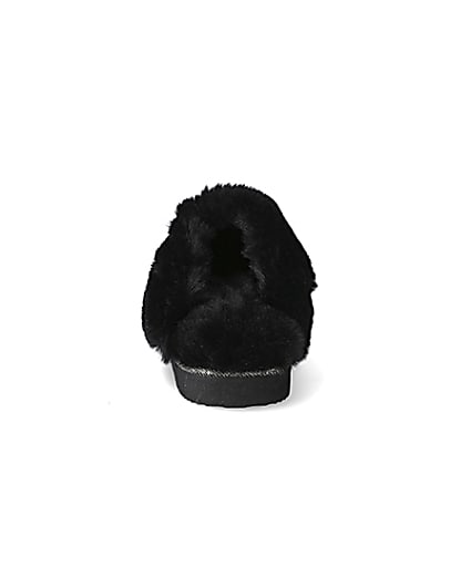 360 degree animation of product Black velted quilted faux fur mule slippers frame-6