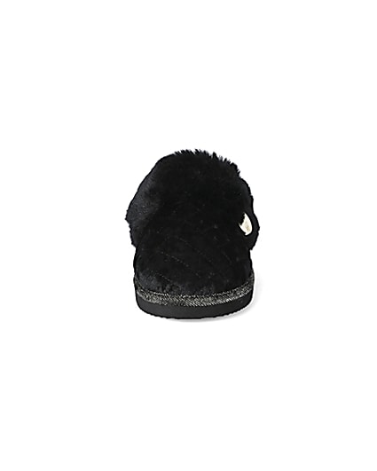 360 degree animation of product Black velted quilted faux fur mule slippers frame-18