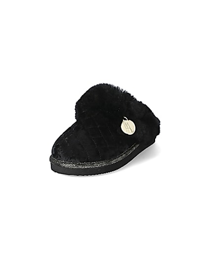 360 degree animation of product Black velted quilted faux fur mule slippers frame-20
