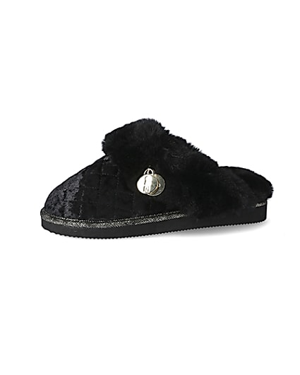 360 degree animation of product Black velted quilted faux fur mule slippers frame-23