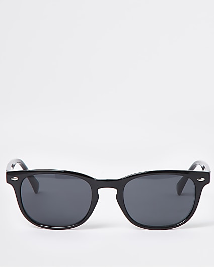 Black wayfarer sunglasses