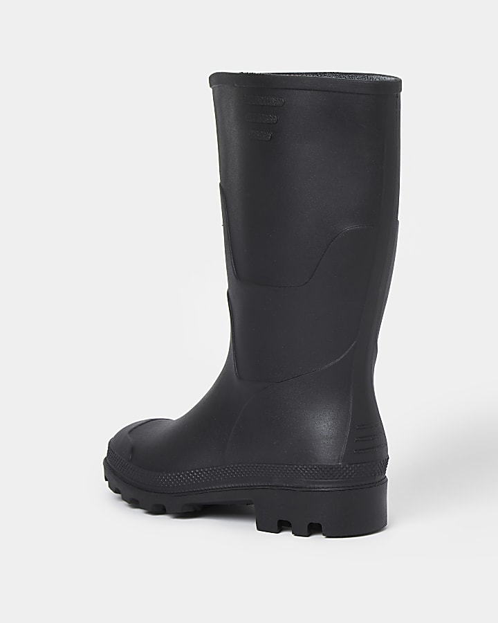 Black welly boots