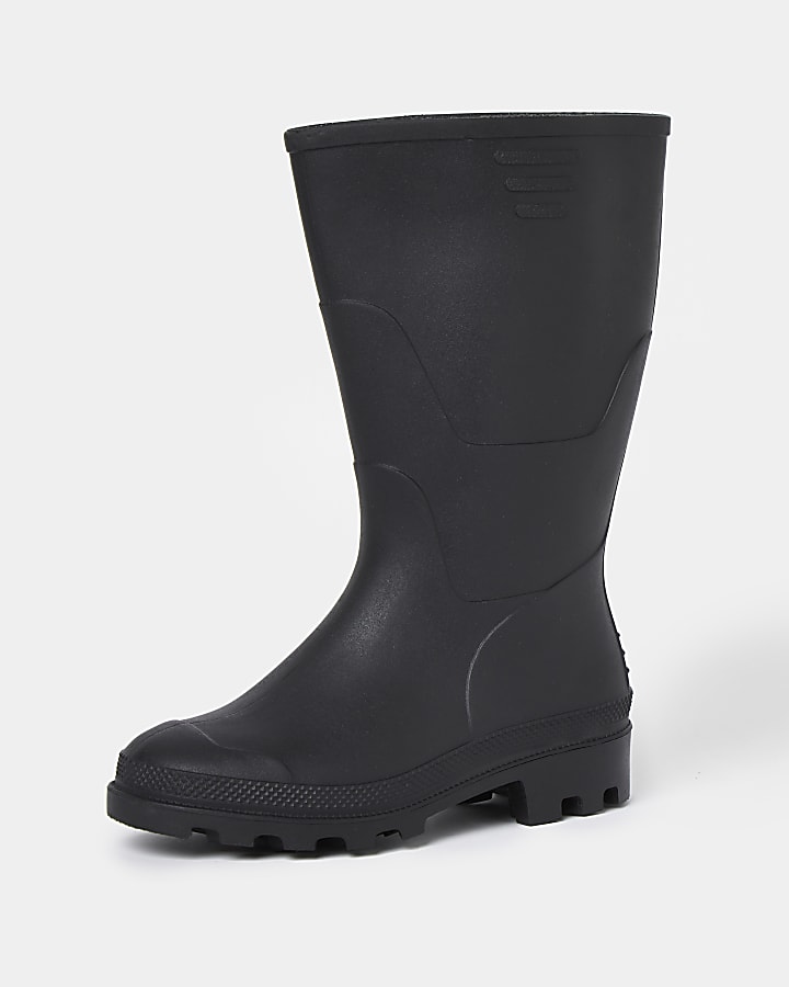 Black welly boots