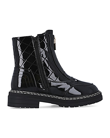 360 degree animation of product Black wide fit quilted ankle boots frame-14