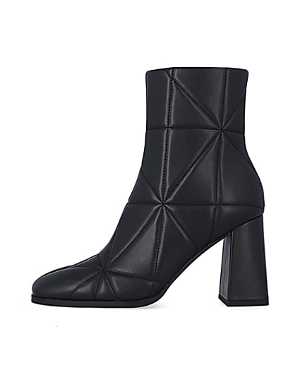 360 degree animation of product Black wide fit quilted heeled ankle boots frame-3