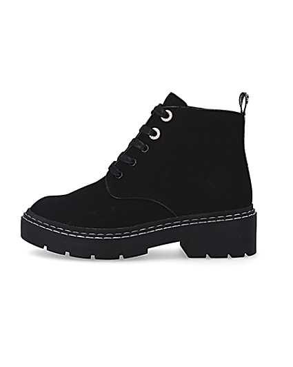 360 degree animation of product Black wide fit RI branded boots frame-3