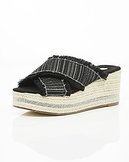 360 degree animation of product Black woven chain trim espadrille wedges frame-0
